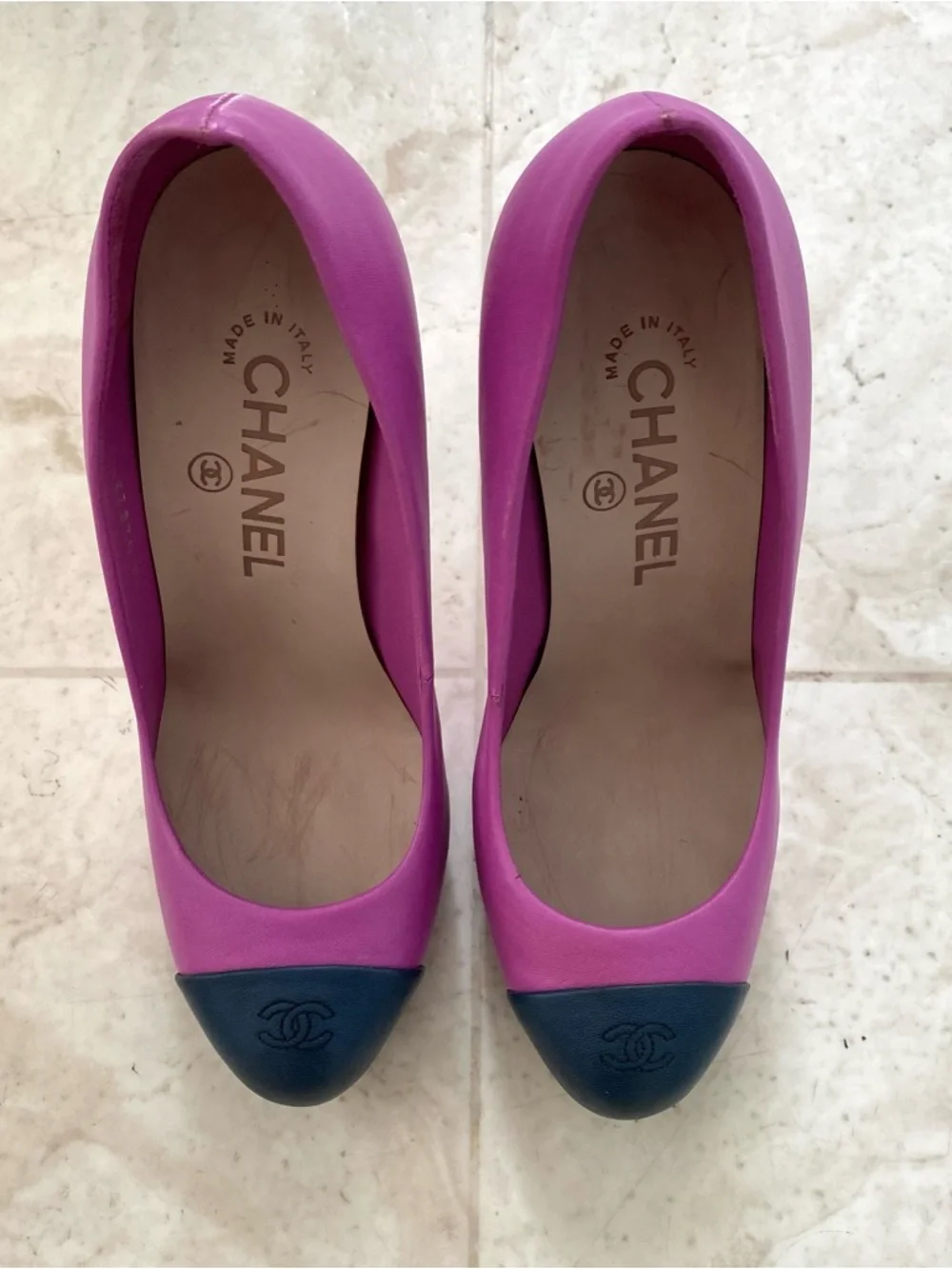 Chanel Made in Italy Interlocking CC Logo Purple Navy Leather Pumps Heels 6/36